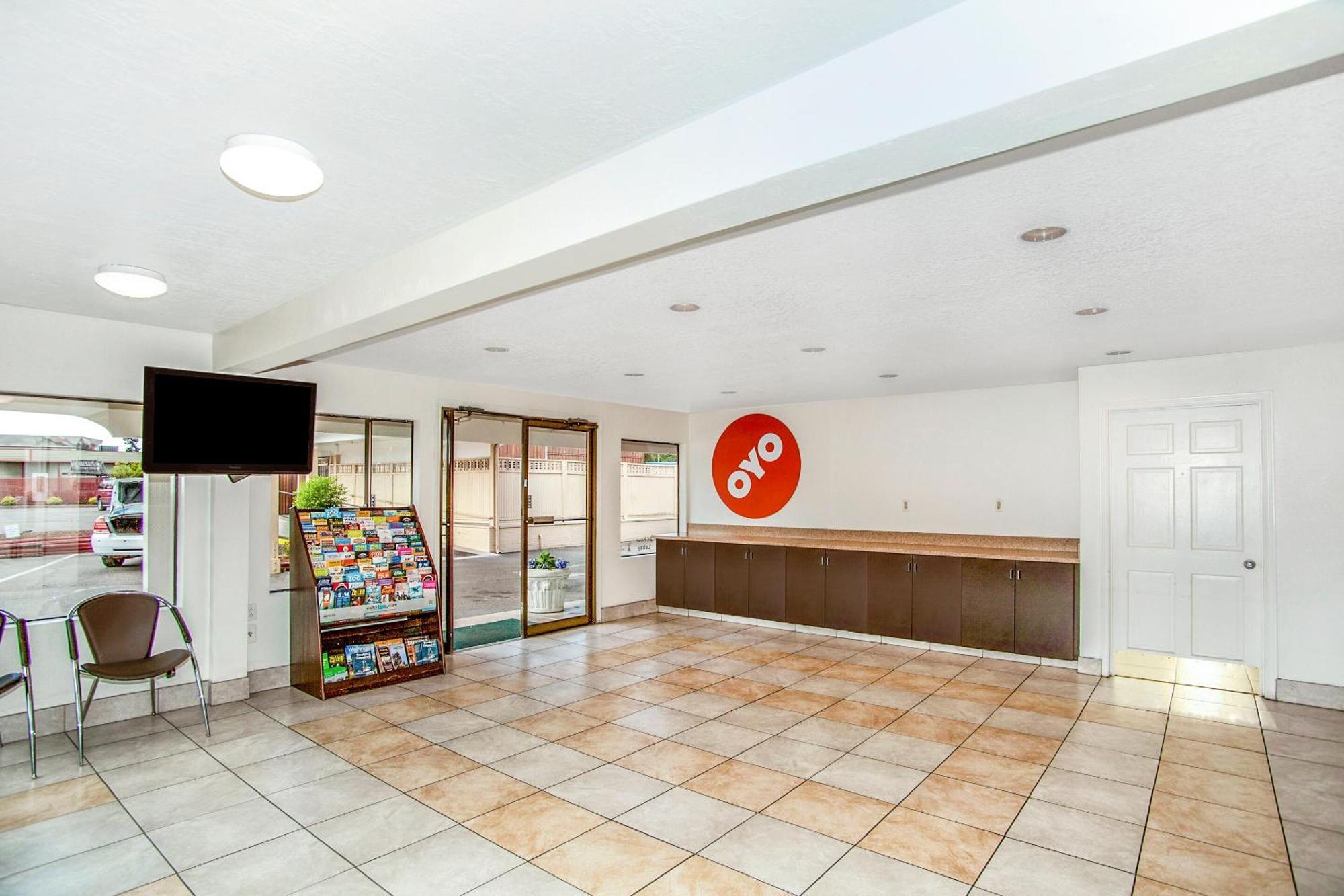 Oyo Hotel Centralia Ngoại thất bức ảnh